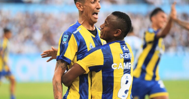 Di María brilló sobre un campo de juego que pareció un potrero y Rosario Central le dio otro golpe a Racing