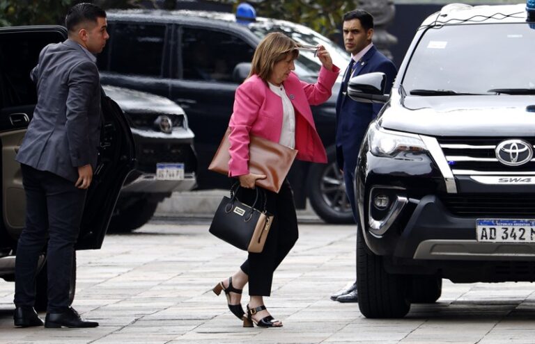 Bullrich convocó a una reunión de urgencia para sacar el capítulo de Ganancias de la reforma laboral