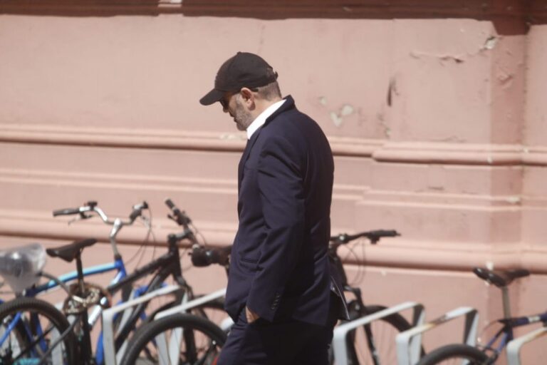 Bronca en la Rosada con Sturzenegger porque complicó la reforma laboral con el recorte a licencias por enfermedad