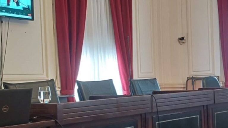 Repudiable: primera jornada sin los jueces presentes en la sala