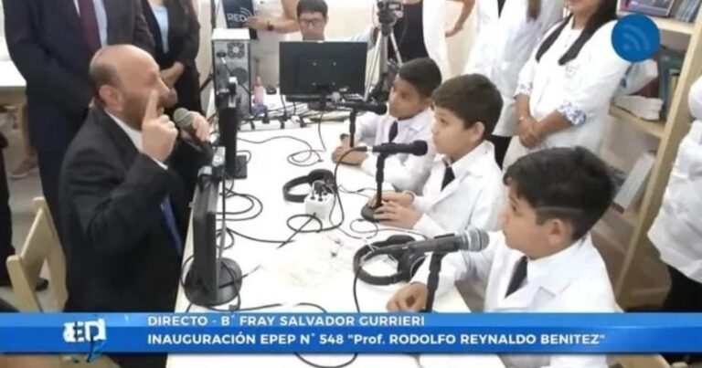 «Tío Gildo»: denuncian a Insfrán por usar niños de una escuela primaria para «hacer propaganda política» de su gobierno