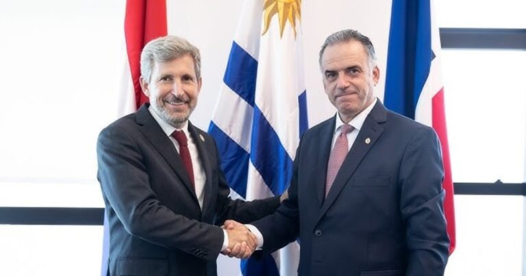 El gobernador Rogelio Frigerio volvió a criticar la construcción de una planta de hidrógeno verde en Uruguay: «No enfrente de nuestras playas»