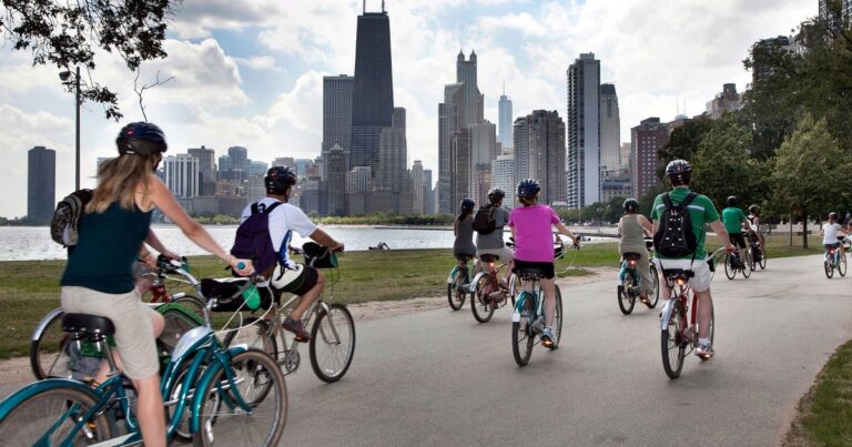Chicago registra récord de viajes en bicicletas y patinetes compartidos