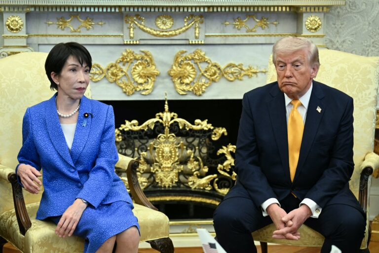 Trump bromea sobre Pearl Harbor ante primera ministra japonesa