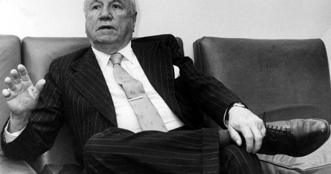 Fotografía en blanco y negro de Raúl Prebisch, economista argentino.