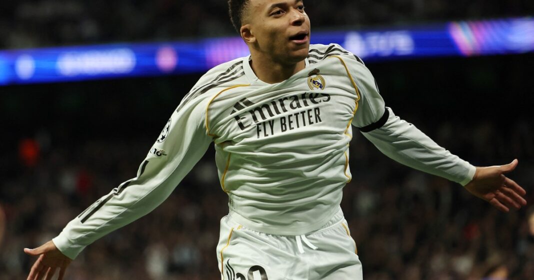 Ilustración de una pelota de fútbol y una raqueta de tenis sobre un calendario que marca un martes.