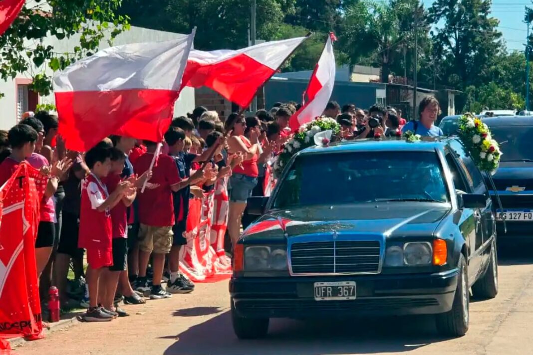 Ilustración conceptual sobre el análisis social y comunitario tras un hecho de violencia.