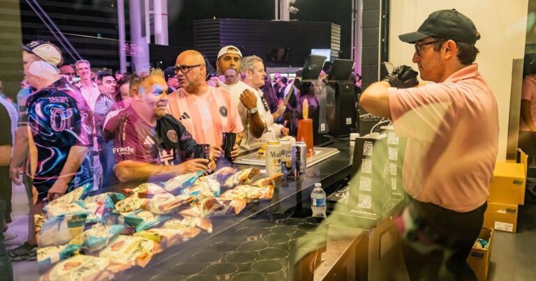 Fachada o interior del local de La Birra Bar en el Nu Stadium del Inter Miami CF.