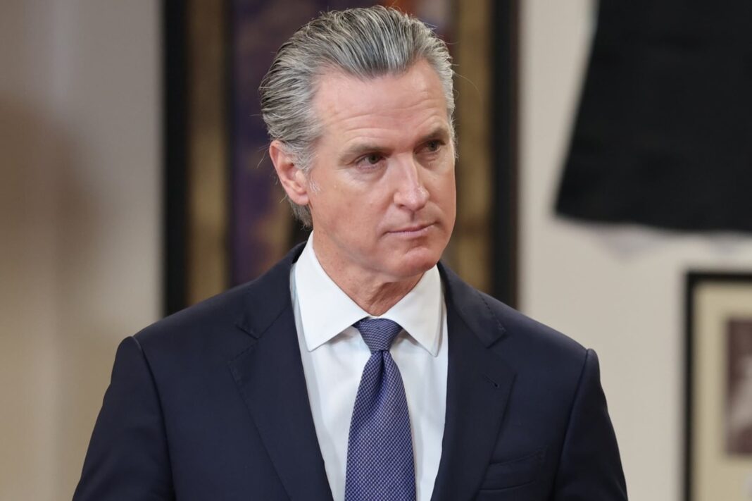 Gobernador Gavin Newsom durante una conferencia de prensa sobre energía y empleo.
