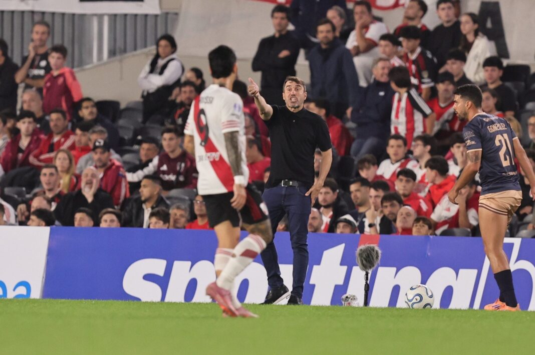 Eduardo Coudet, director técnico de River Plate, en una conferencia de prensa.