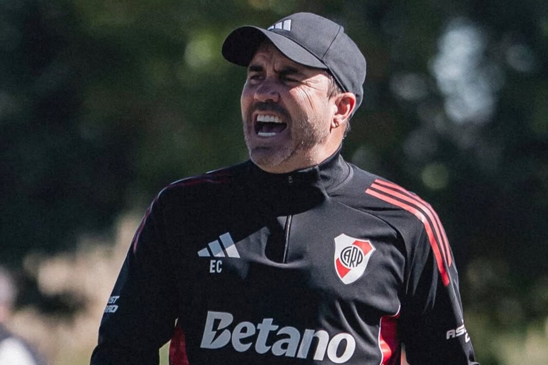 Eduardo Coudet, director técnico de River Plate, durante un entrenamiento.