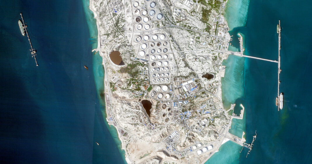 Imagen referencial de la isla de Kharg, centro de exportación petrolera de Irán, en el estrecho de Ormuz.