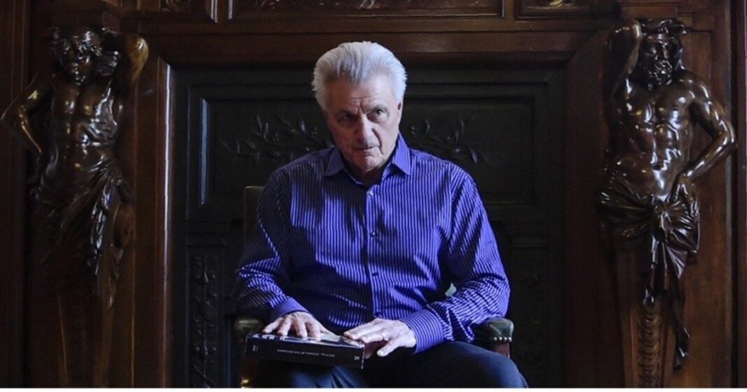 John Irving, escritor estadounidense, en su despacho.