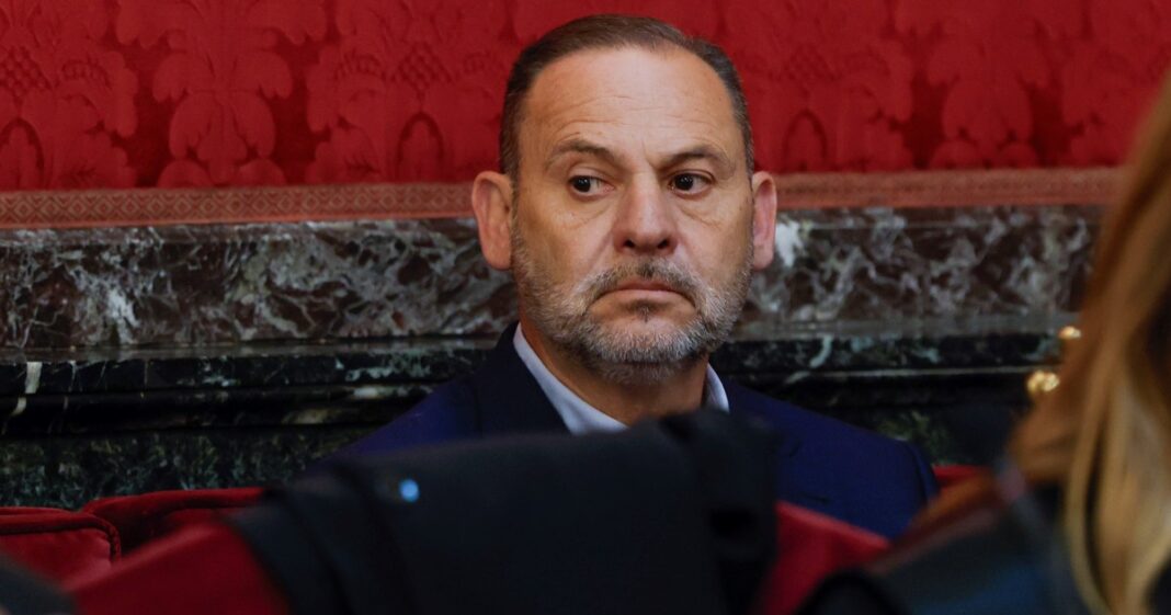 José Luis Ábalos, ex ministro de Transportes de España, frente al Tribunal Supremo.