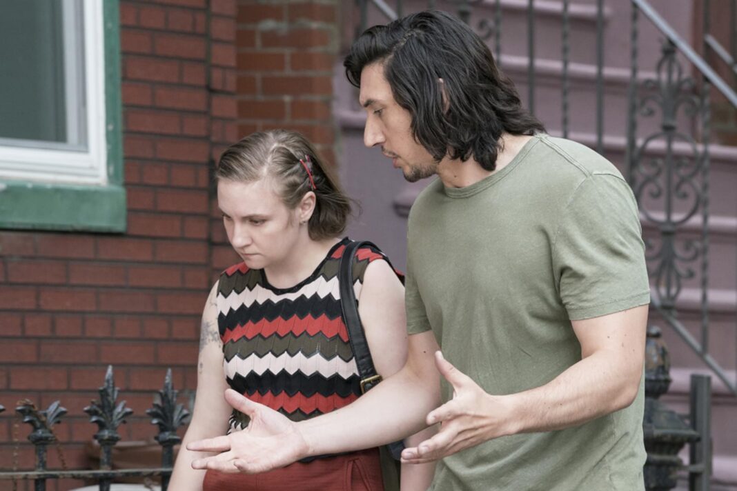 Lena Dunham y Adam Driver en un fotograma de la serie 'Girls' de HBO.
