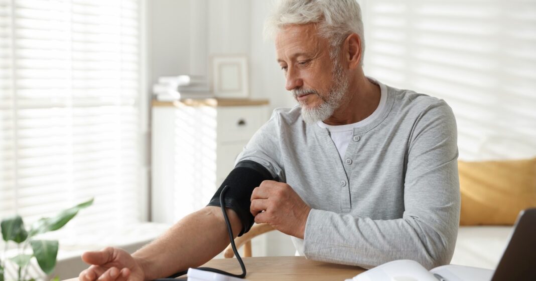 Ilustración de vasos sanguíneos y flujo sanguíneo relacionado con la hipertensión