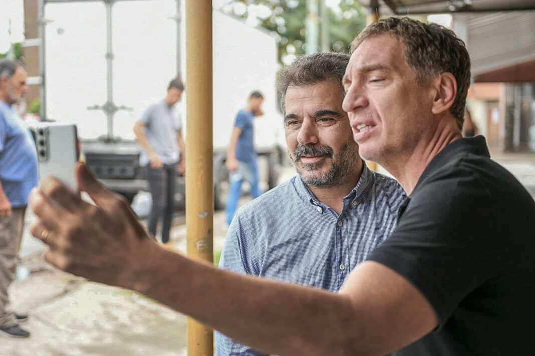 Cristian Ritondo y Diego Santilli, referentes del PRO, en un acto político.