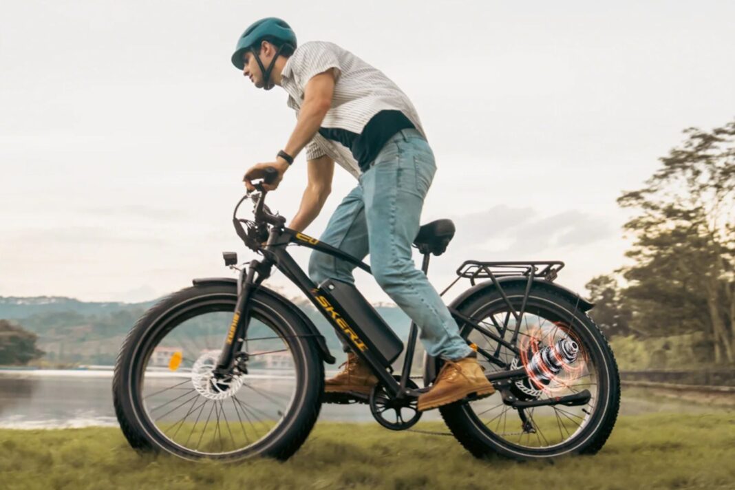 Ilustración de una bicicleta eléctrica en una calle urbana, representando las nuevas regulaciones de Utah.