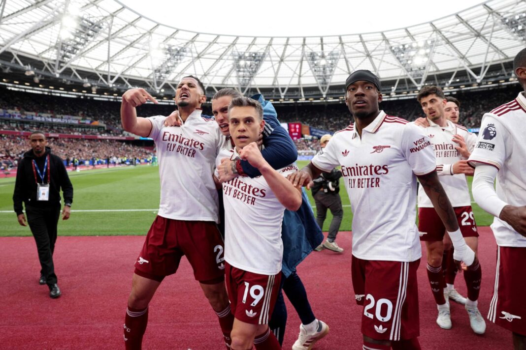 Jugadores del Arsenal celebrando un gol en el partido contra West Ham