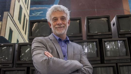 Claudio Martínez en el programa QR! de Canal E hablando sobre inteligencia artificial y democracia