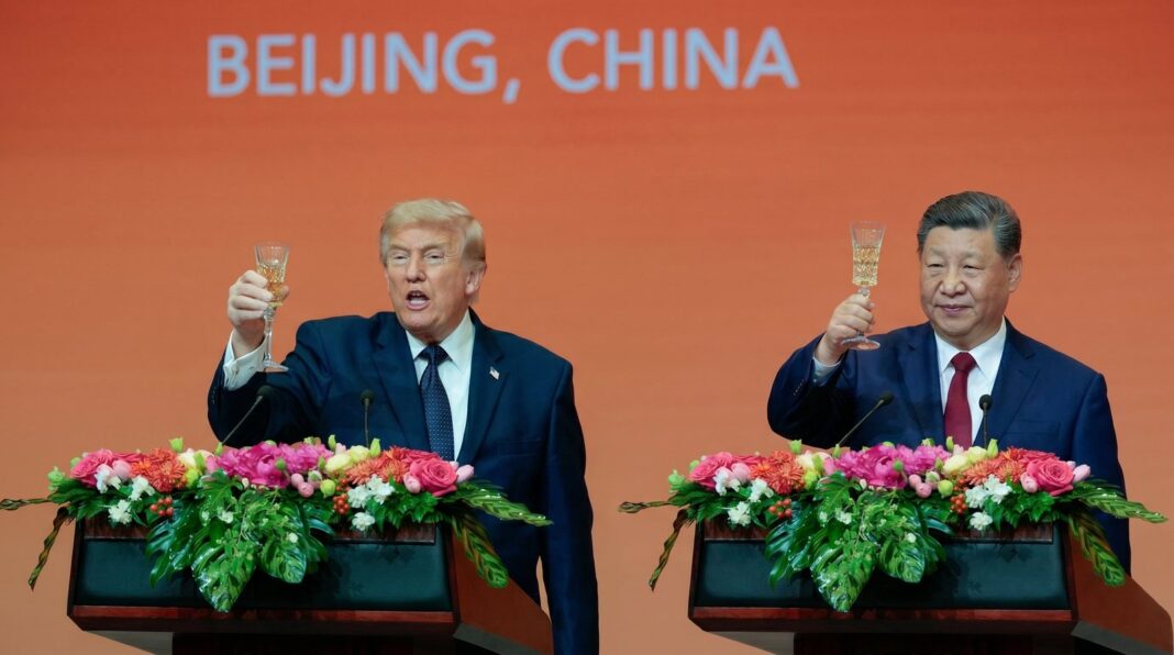 Representantes de Estados Unidos y China reunidos en una mesa de negociaciones en Beijing