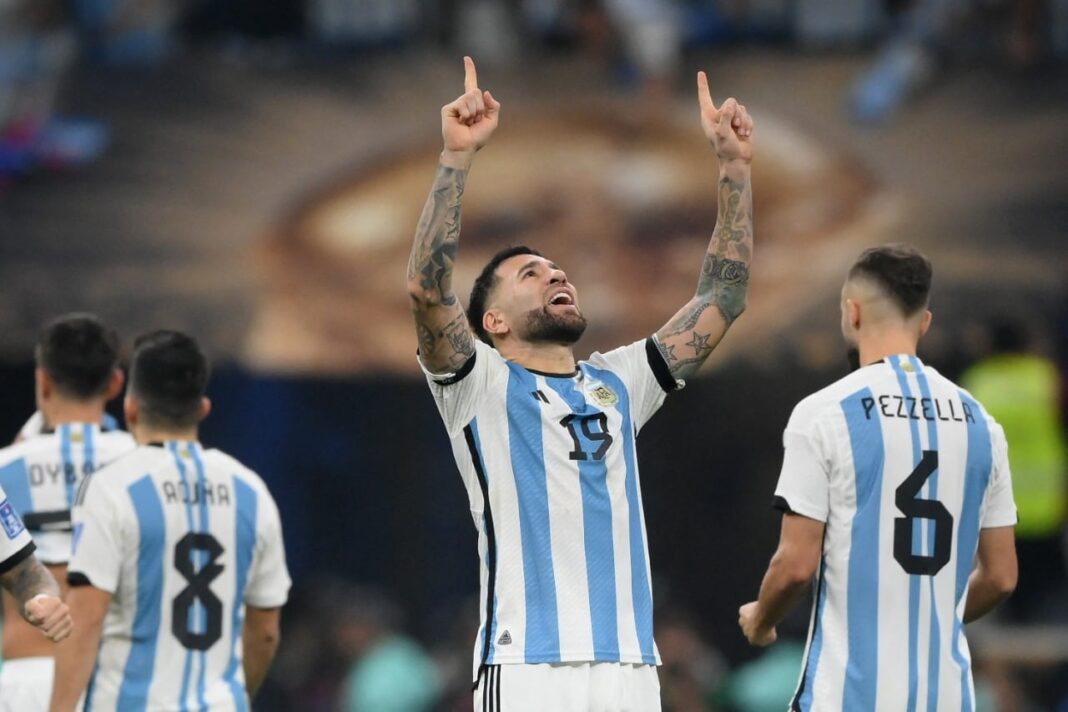 Nicolás Otamendi con la camiseta de la selección argentina