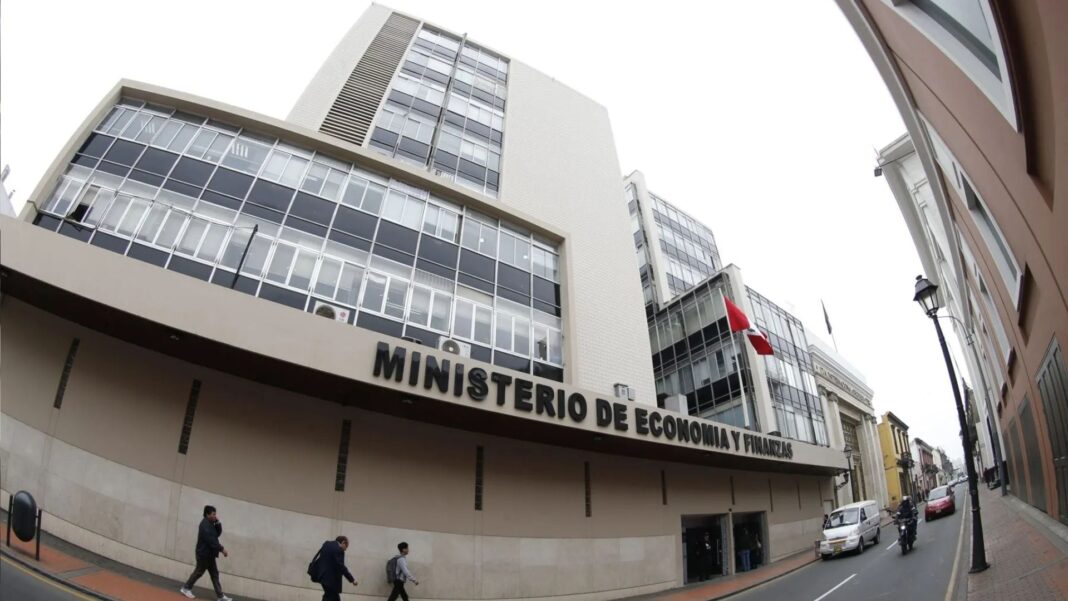 Edificio del Ministerio de Economía y Finanzas en Lima