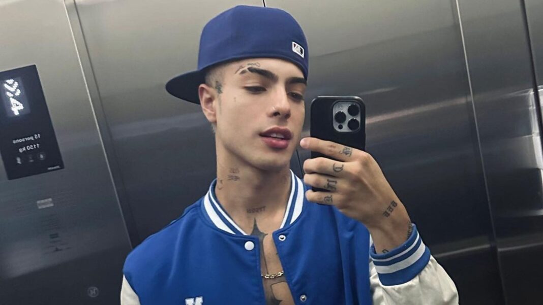 Naim Darrechi en el Aeropuerto Internacional de la CDMX
