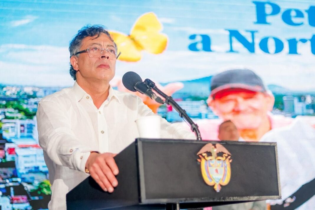 Presidente Gustavo Petro durante evento con pescadores en Ciénaga, Magdalena
