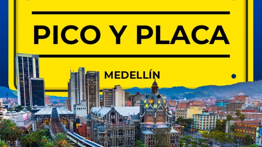 Señal de tránsito con información sobre el Pico y Placa en Medellín