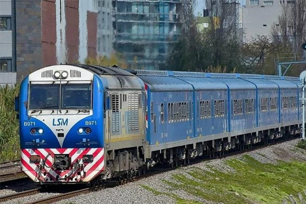 Tren de la línea San Martín en estación