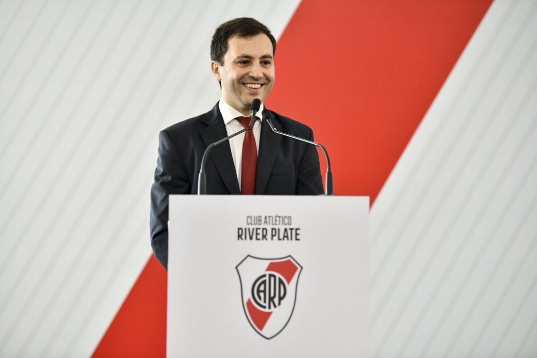 Stéfano Di Carlo, presidente de River Plate, en conferencia de prensa