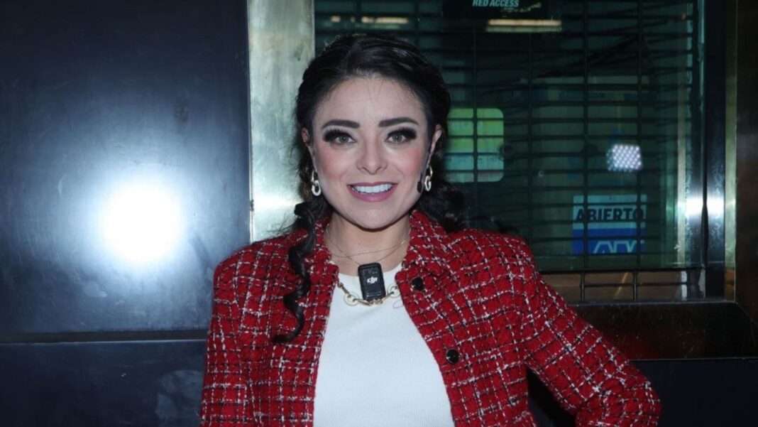 Violeta Isfel caracterizada como Antonella en la telenovela Atrévete a Soñar