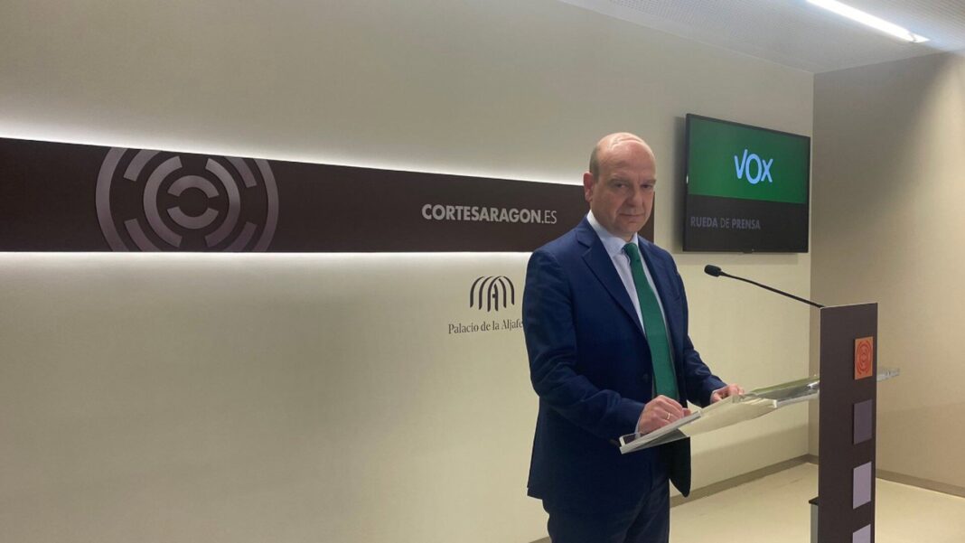 Santiago Morón, portavoz de Vox en las Cortes de Aragón, durante una declaración