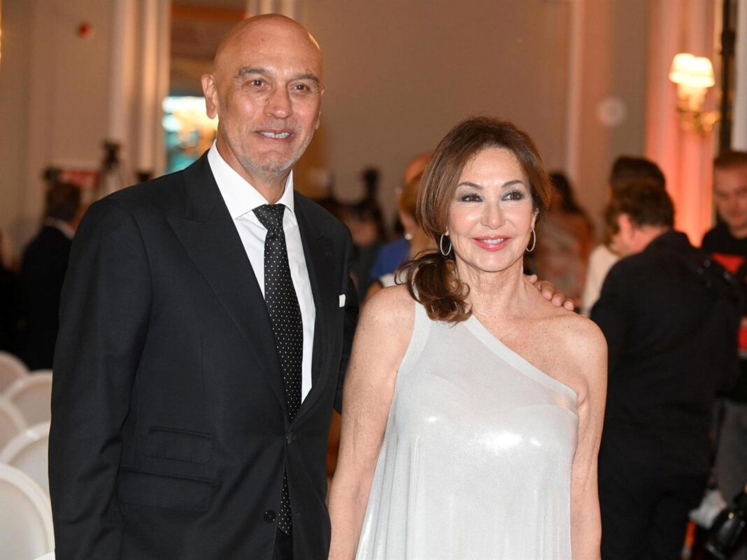 Ana Rosa Quintana y Juan Muñoz en el 25º aniversario de El Confidencial