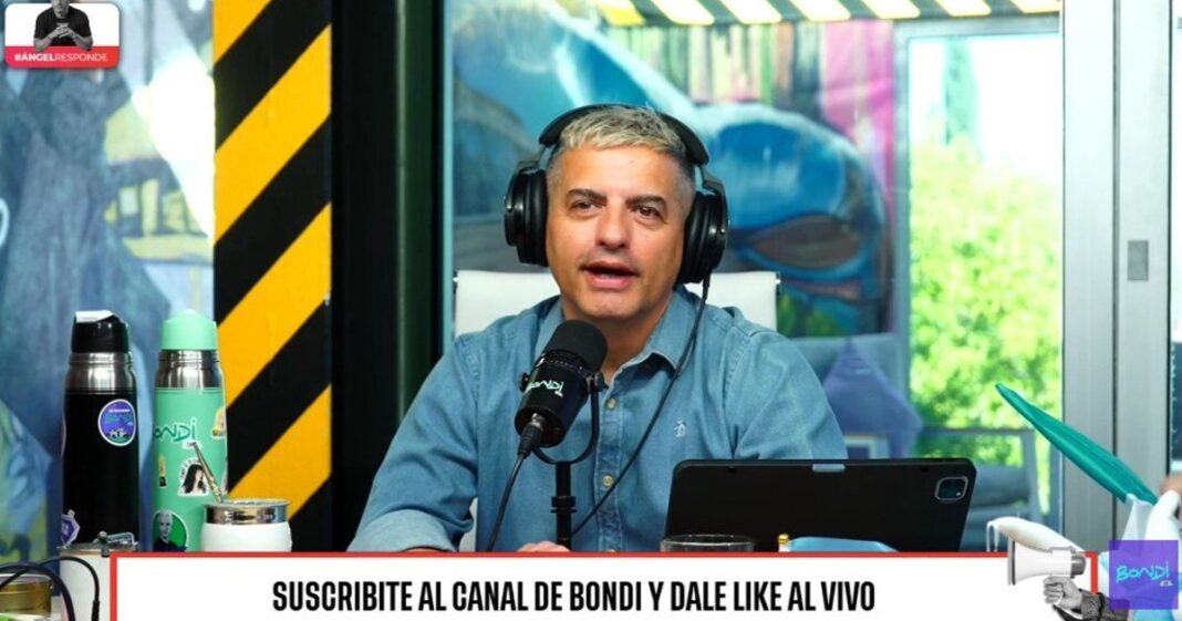 Ángel de Brito durante su programa Ángel Responde