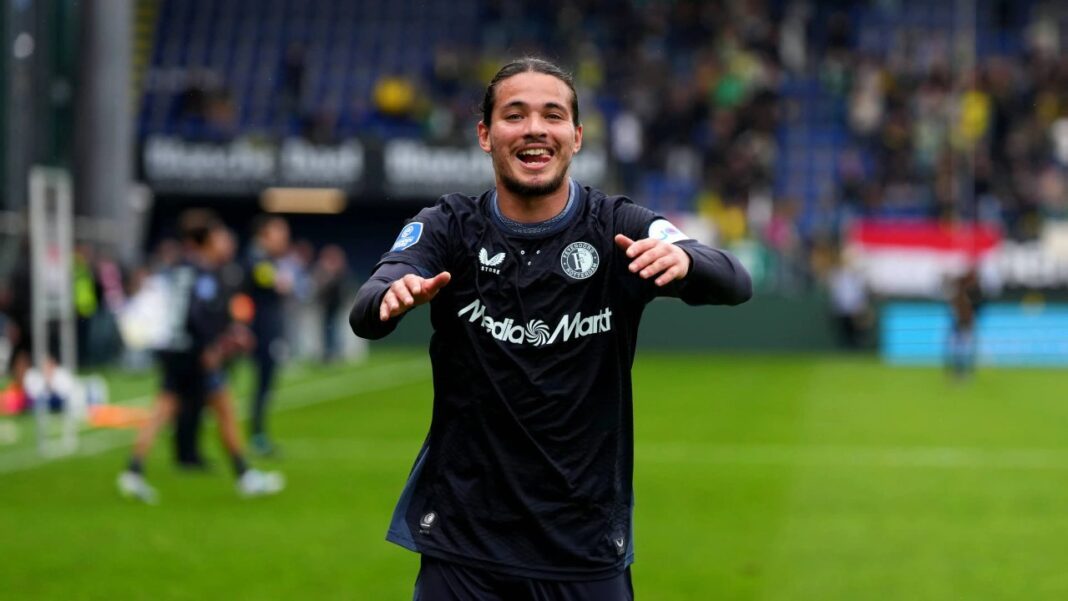 El delantero Anis Hadj Moussa celebra el gol con la camiseta de Argelia