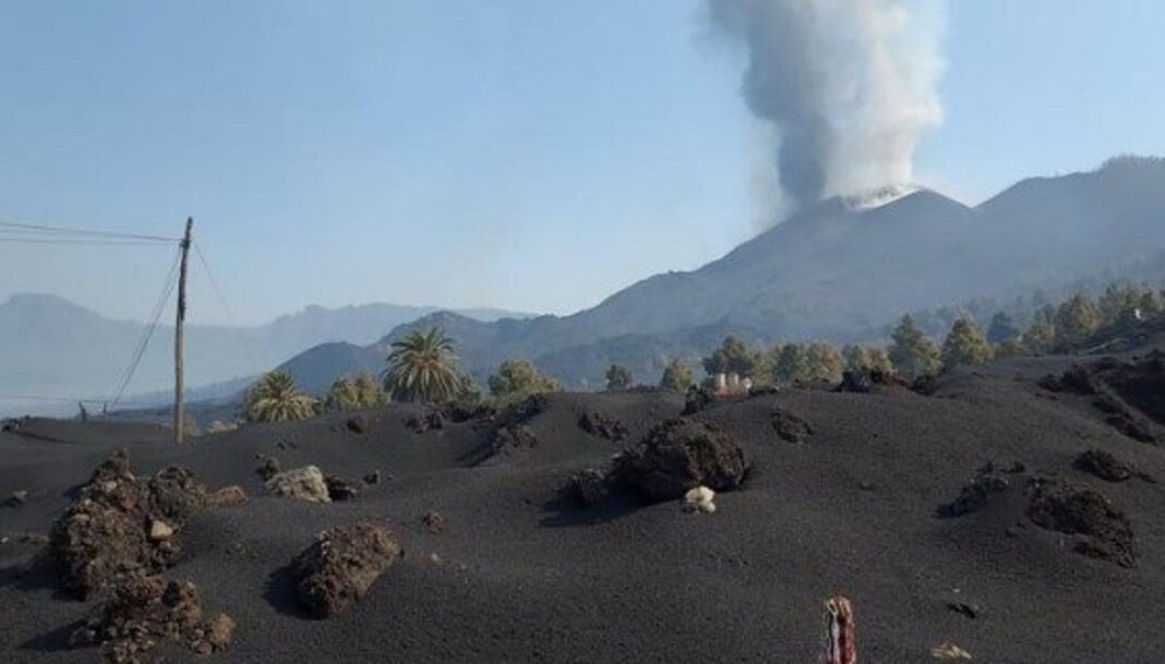 Tubo de lava del volcán Tajogaite en La Palma, utilizado para investigación de microorganismos