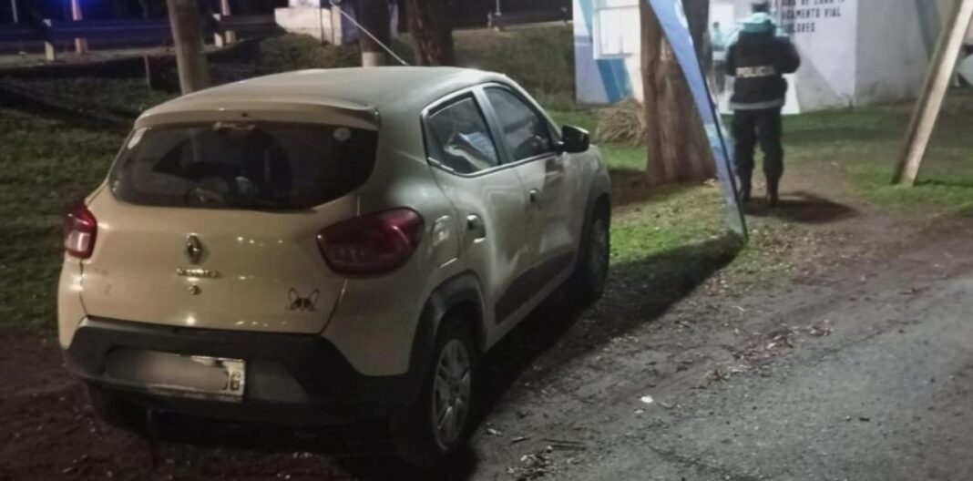 Vehículo interceptado por la policía en la Ruta 2