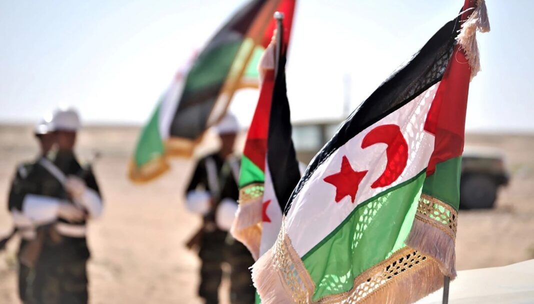 Bandera del Frente Polisario en un campamento de refugiados saharauis