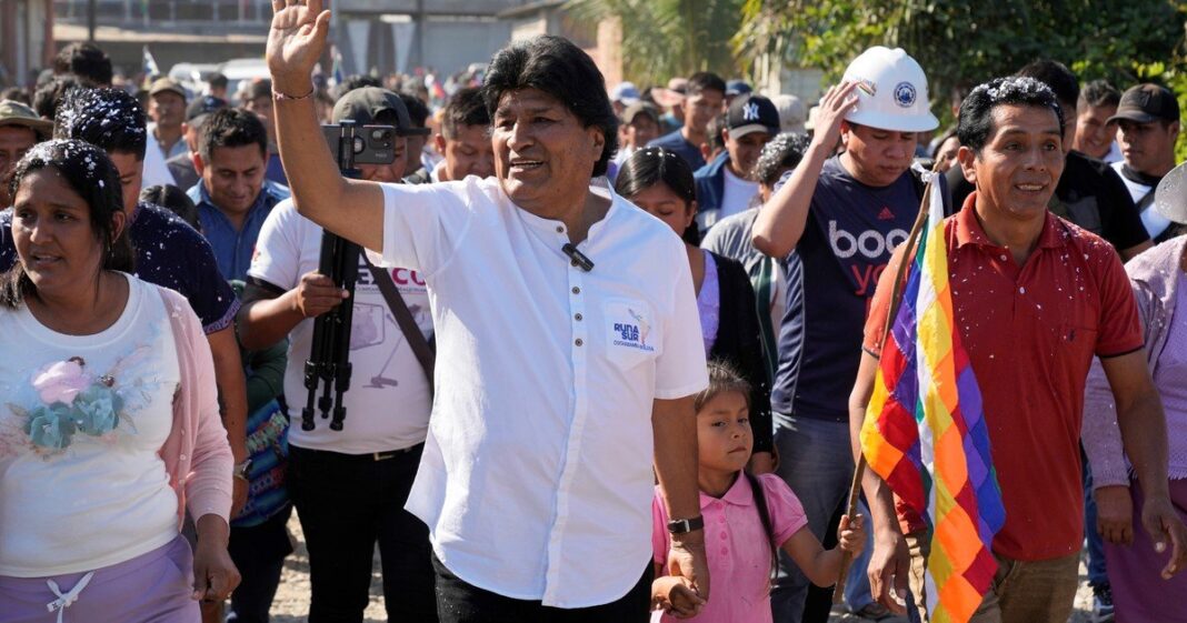 Presidente de Bolivia Rodrigo Paz durante un acto policial