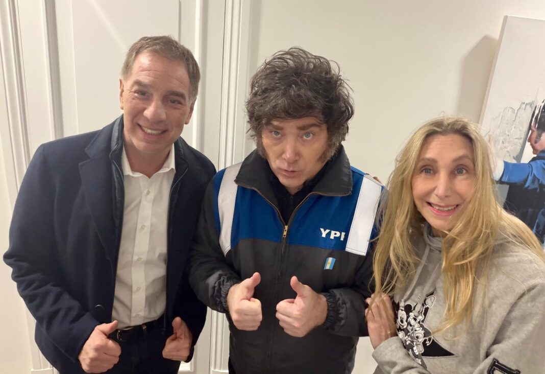 Fotografía del presidente Javier Milei junto a Diego Santilli en Casa Rosada