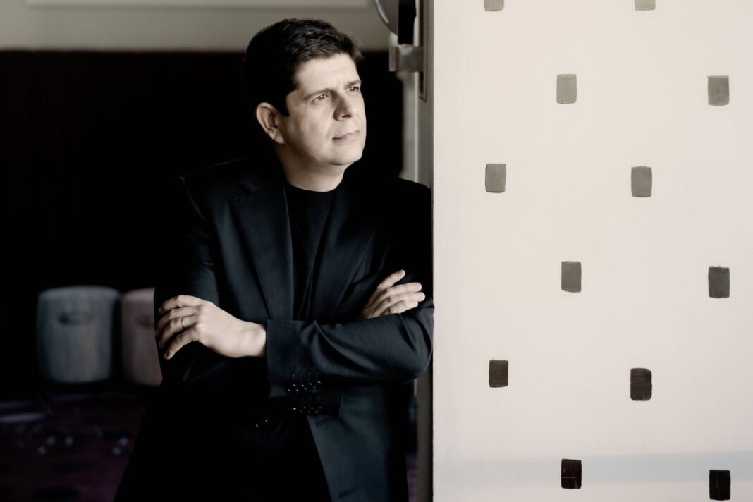 Javier Perianes al piano durante un concierto
