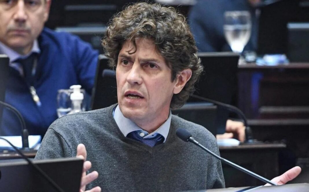 Martín Lousteau habla en el Congreso durante la sesión sobre el Súper RIGI