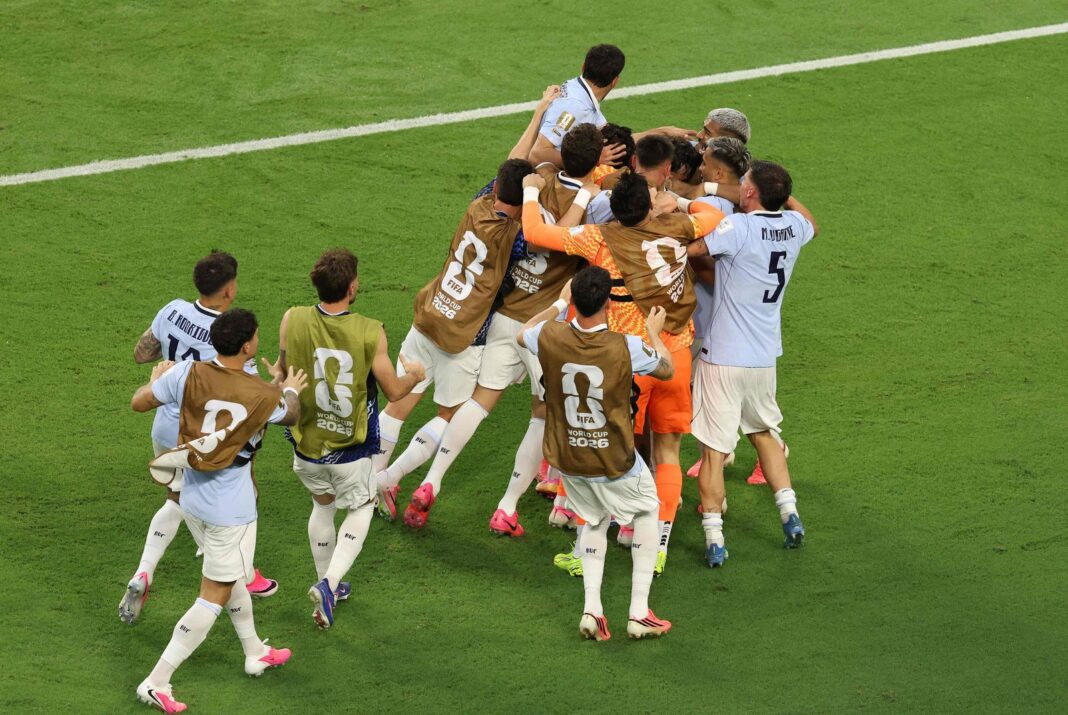Estadio con banderas de los países participantes durante el Mundial 2026