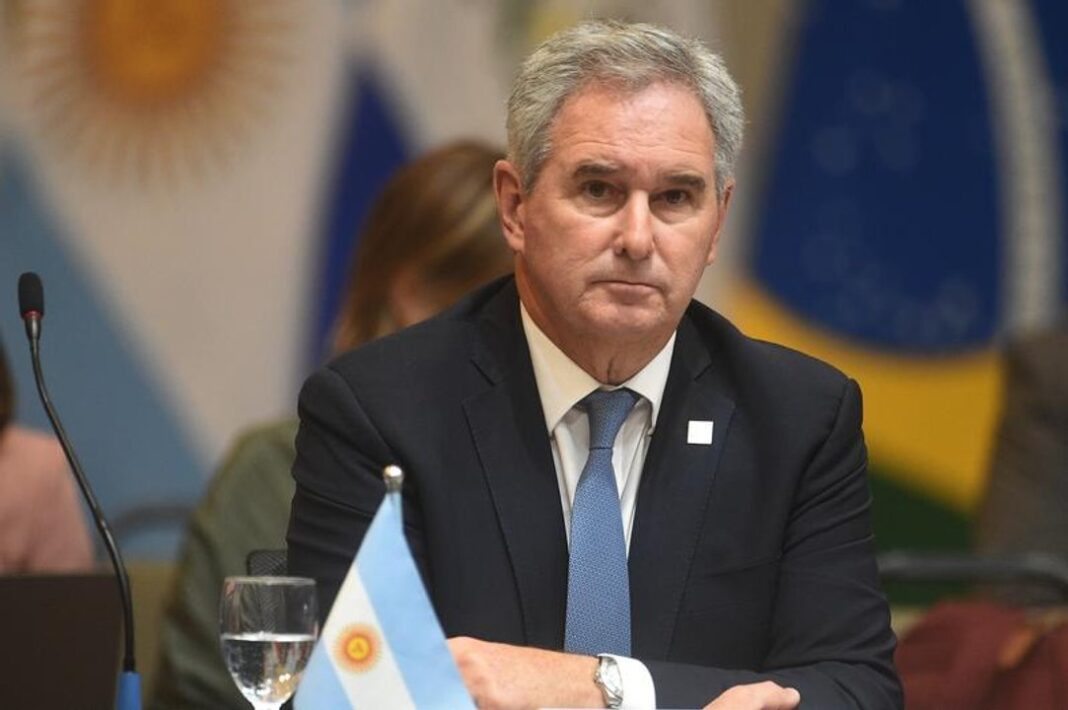 Canciller Pablo Quirno durante una conferencia de prensa