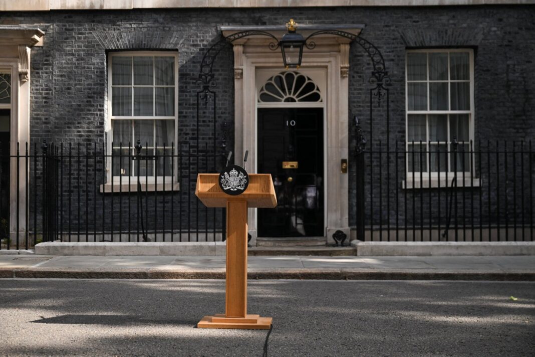 Fachada del número 10 de Downing Street, residencia oficial del primer ministro del Reino Unido
