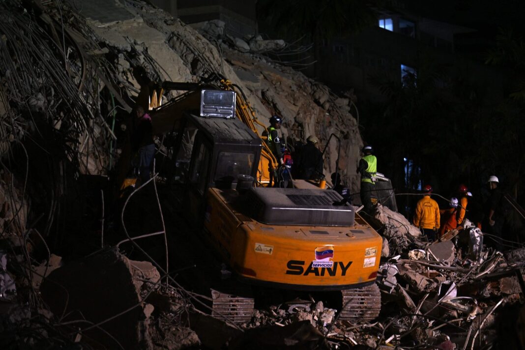 Edificios dañados tras los terremotos en Venezuela