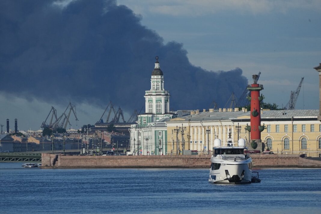 Drones sobrevolando San Petersburgo durante ataque ucraniano