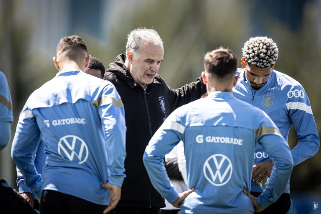 Ronald Araújo lesionado durante un entrenamiento de la selección uruguaya